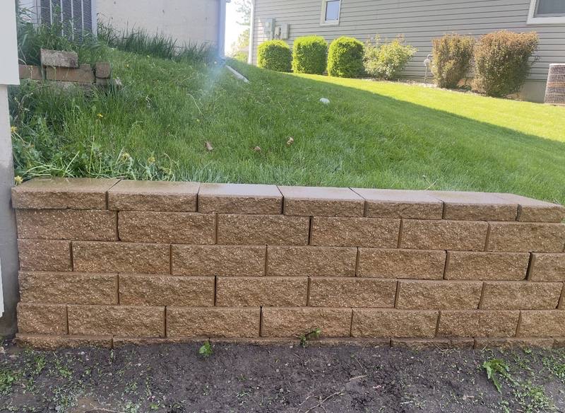 Finished segmental block retaining wall in an Iowa yard
